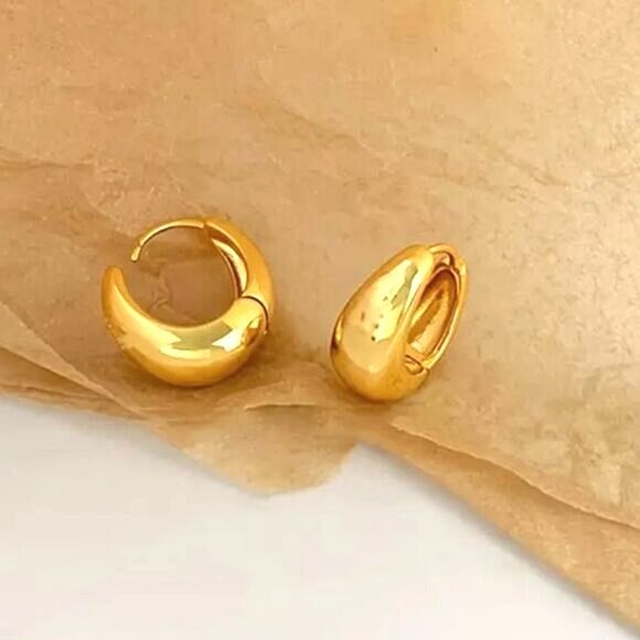 "Norma" 18k Gold Plate Minimalist Versatile Geometric Huggie Hoop Earrings - Picture 1 of 4